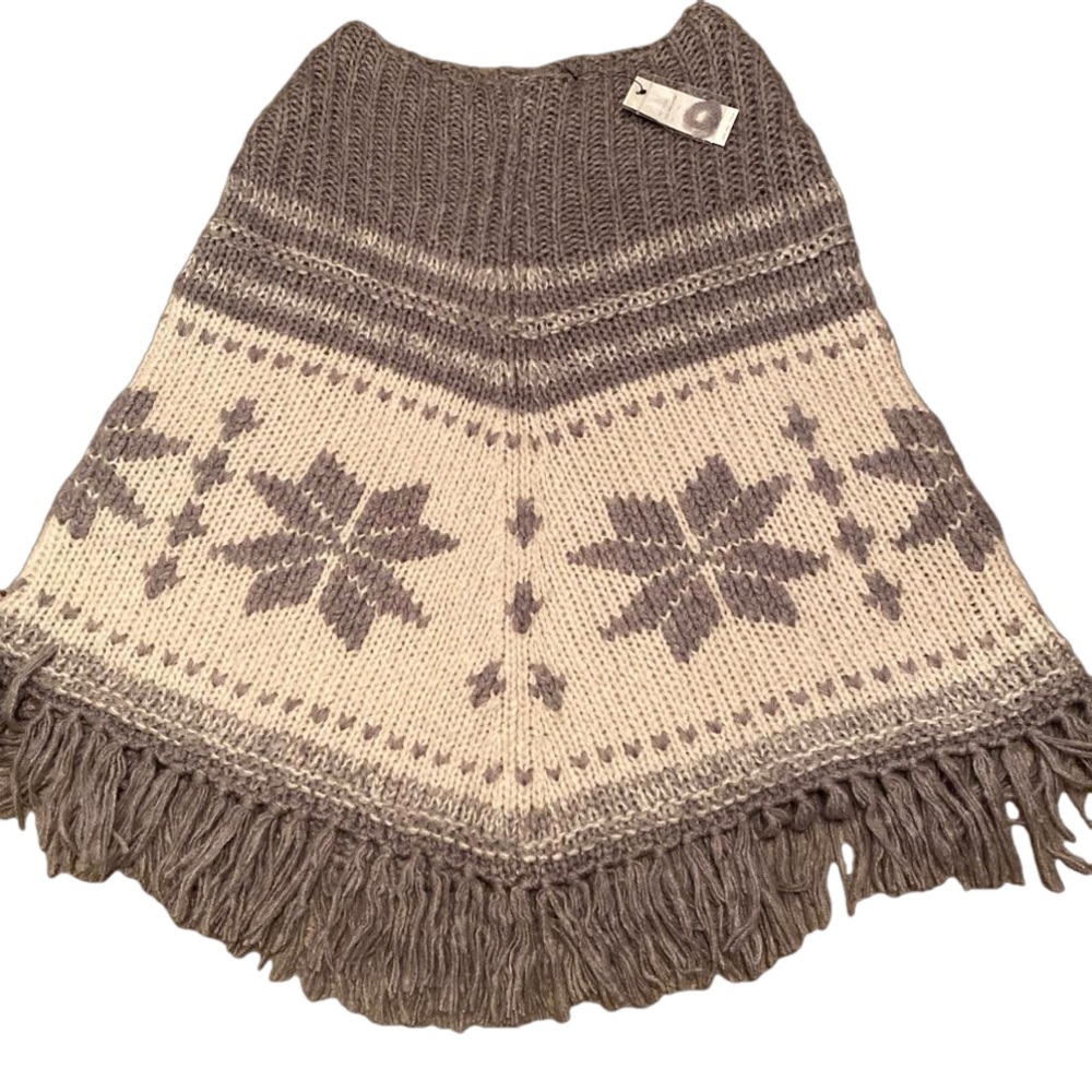 NWT BCBG MAXZARIA SHAW/PONCHO - Picture 2 of 8